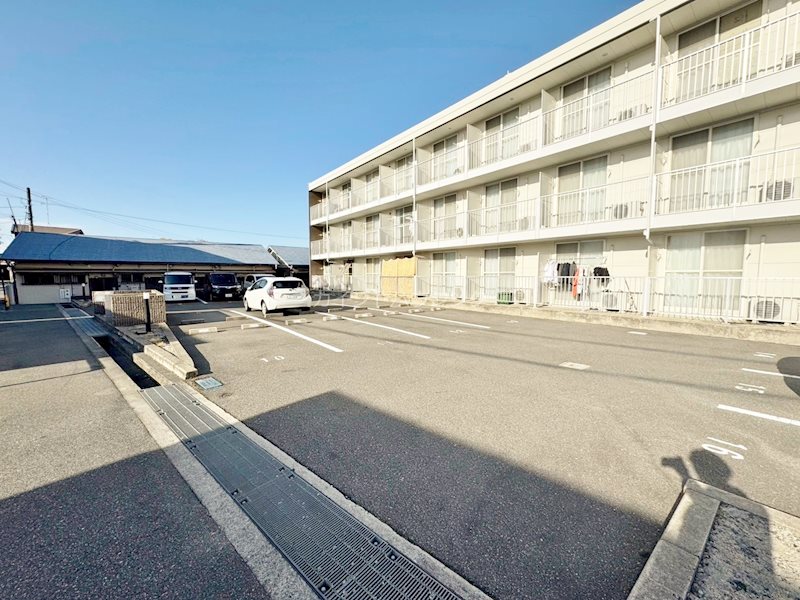レオパレスプロスペラーＫＯＫＡＤＯ 駐車場