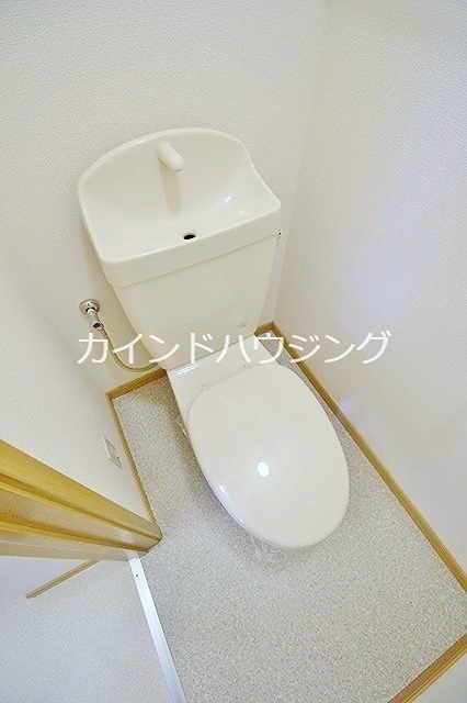 メゾン・アンソレイエ トイレ