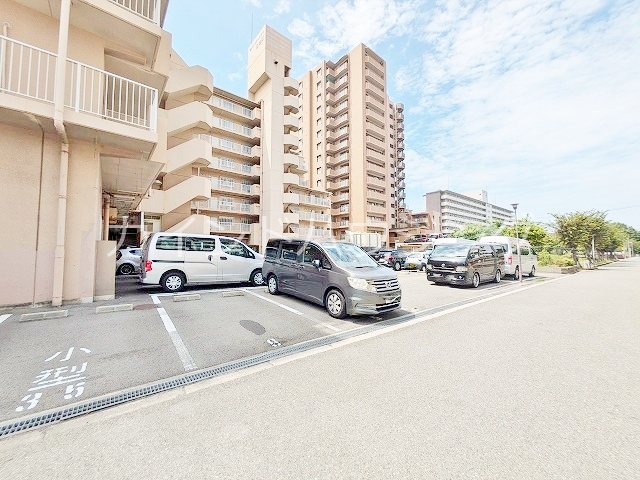 ヴィラスリースター住之江 駐車場