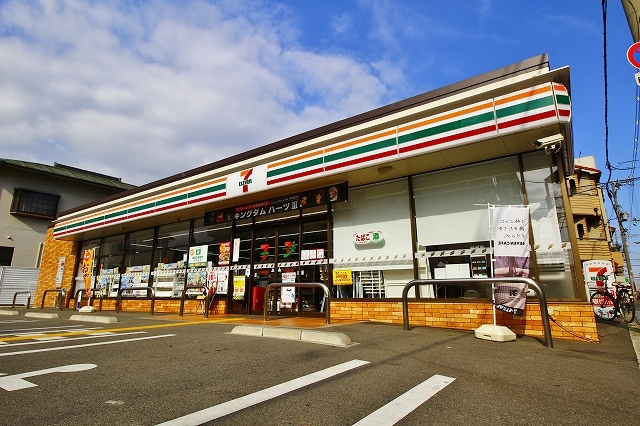 ヴィラスリースター住之江 コンビニ