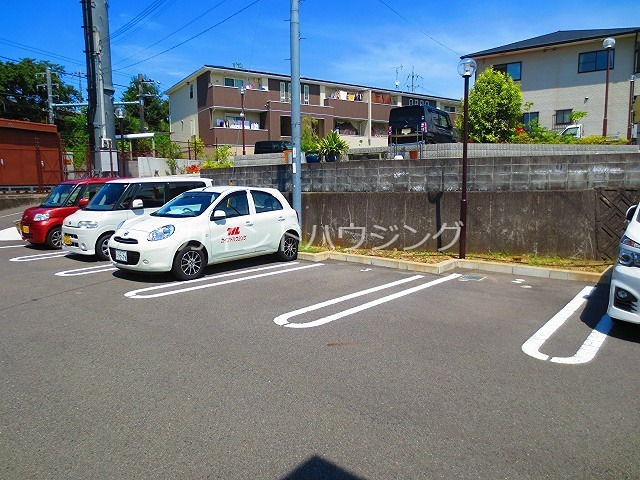 ノイハウスZ 駐車場