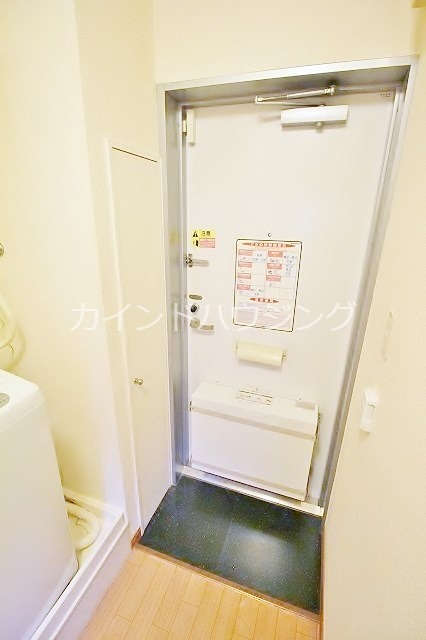 レオパレスPista B棟 玄関