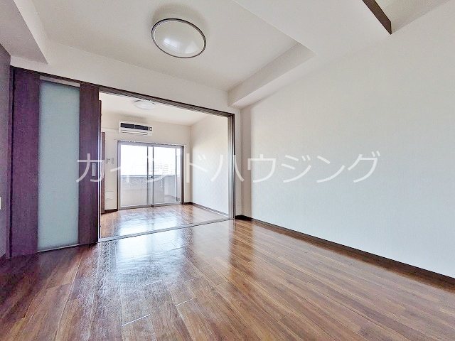 Warm天下茶屋 リビング