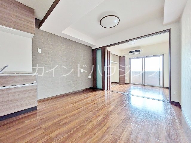 Warm天下茶屋 リビング