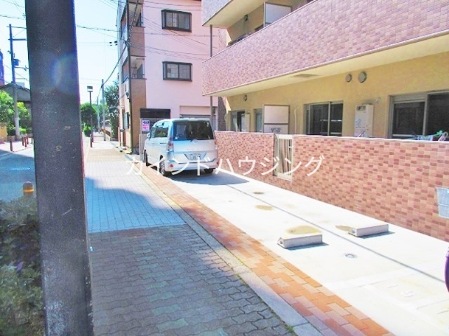 グレイス聖天坂 駐車場