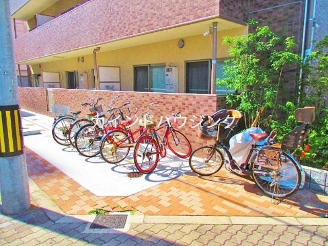 グレイス聖天坂 駐車場