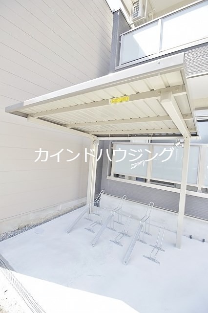 F asecia matin 駐車場