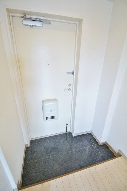 ステイタスカインド天下茶屋ビル 玄関