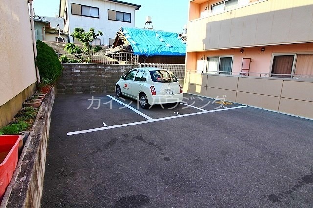 ハイネⅡ番館 駐車場