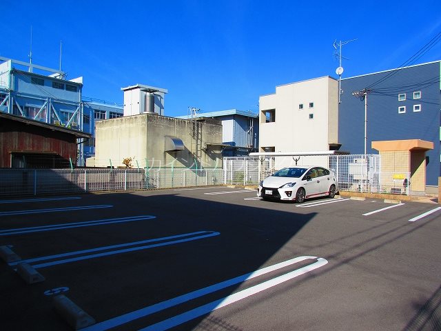 アリーズ 駐車場