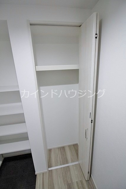 アドマス鶴原E棟  収納