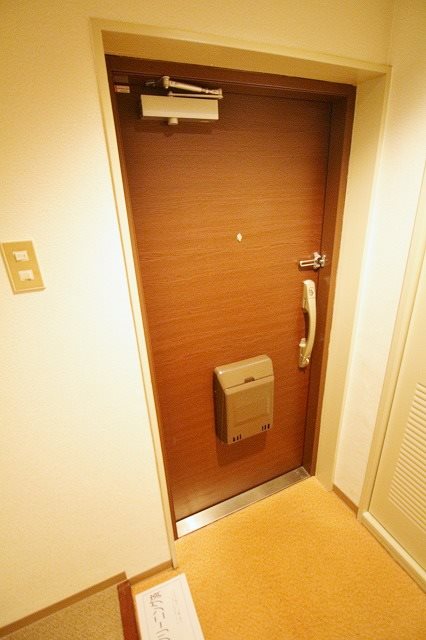 ヒュース泉佐野 玄関