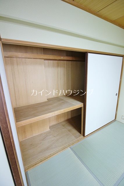 ヒュース泉佐野 収納