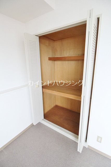 ヒュース泉佐野 収納