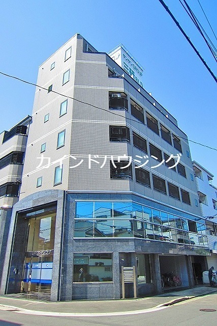 三研BLDロイヤル本館 外観