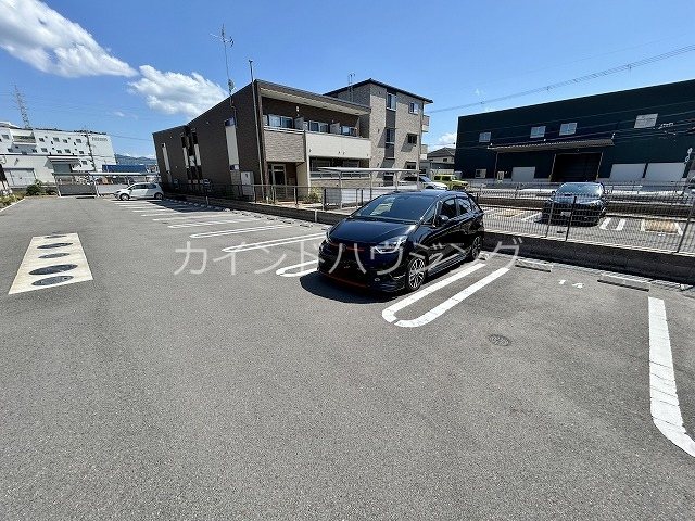 メゾンルミネ中町 駐車場