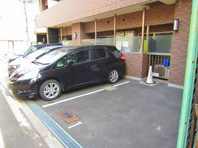 FDSamore 駐車場
