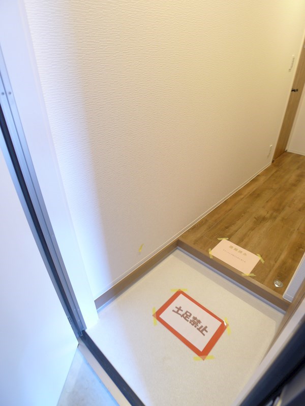 プロートンカロス 玄関