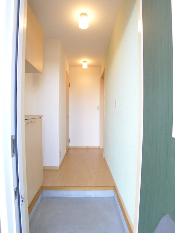 リヴェール豊四季A 玄関