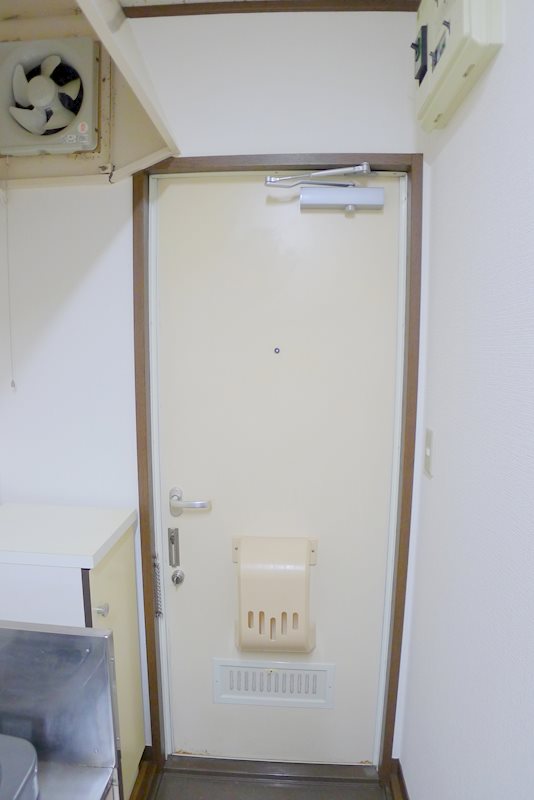千精ハイツ 玄関