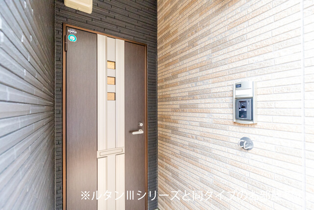 ココ　ラ　フェリーチェＢ 玄関