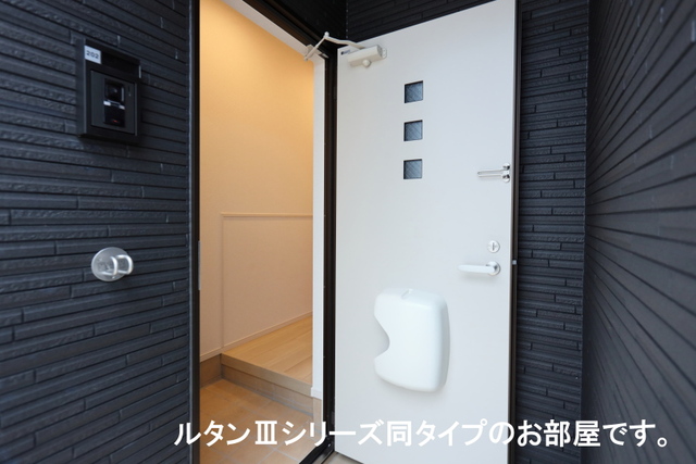 ココ　ラ　フェリーチェＢ 玄関