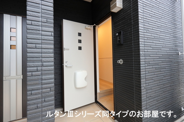ココ　ラ　フェリーチェＢ 玄関