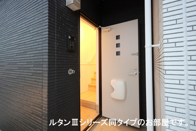 ココ　ラ　フェリーチェＢ 玄関