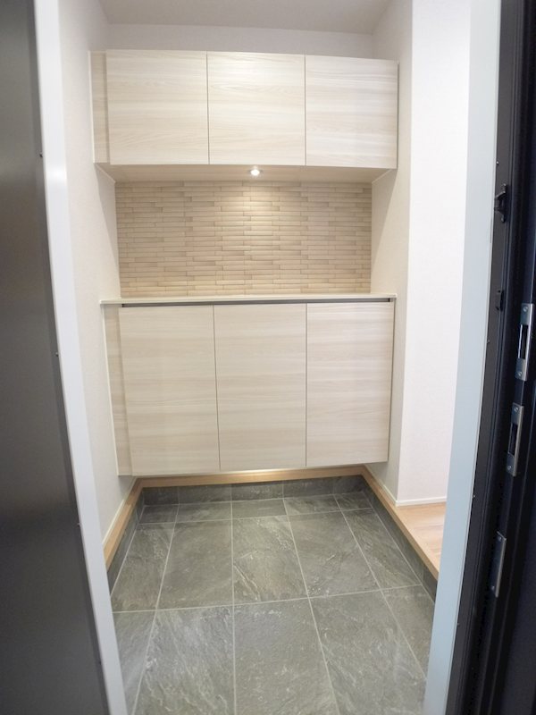 クオリスタ マース 玄関