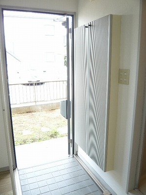 蓮見育英センターD棟 玄関