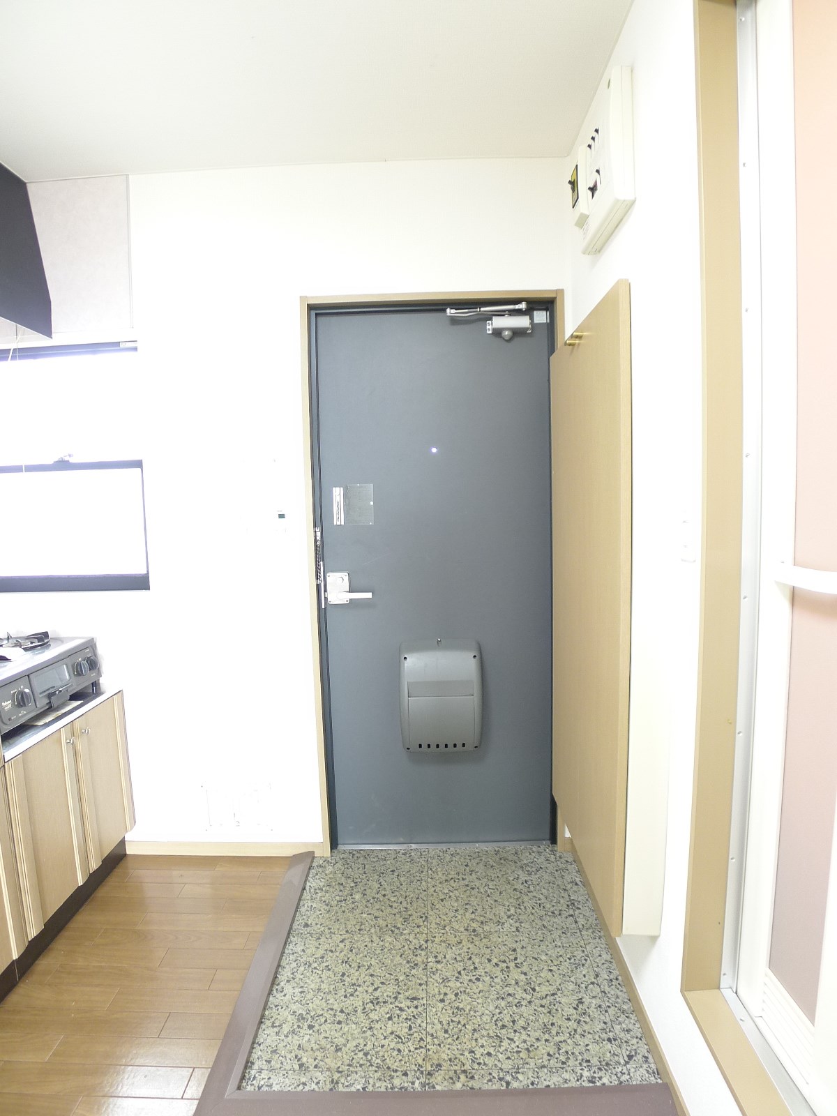 蓮見育英センターＦ棟 玄関