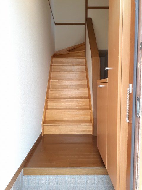 アヴニール貝塚２ 玄関