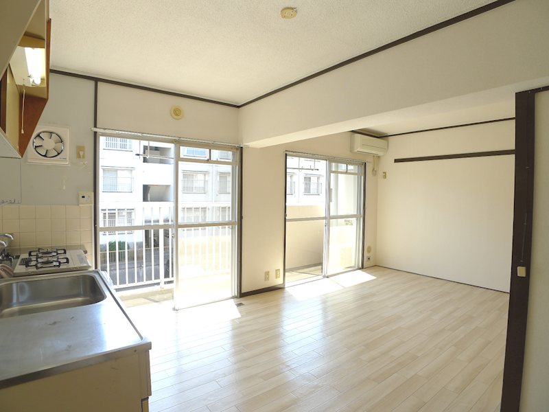 サバーバン1号棟 リビング