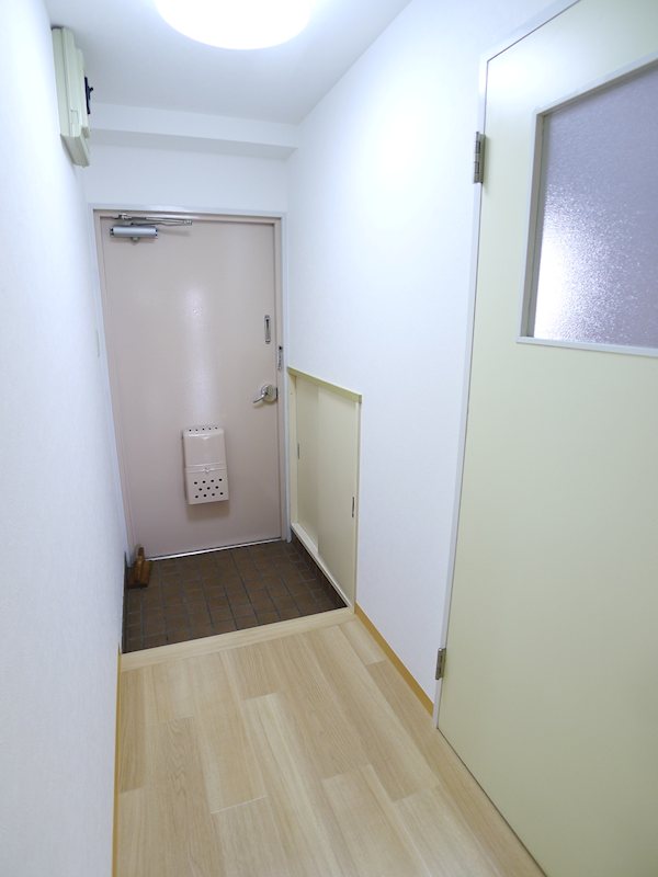 髙市ビル 玄関