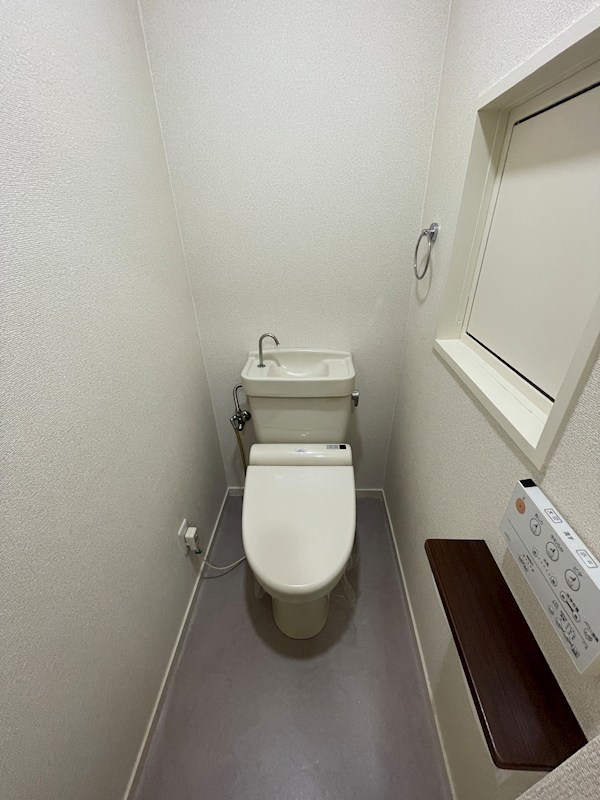 メイゾンサンポア　A棟   トイレ