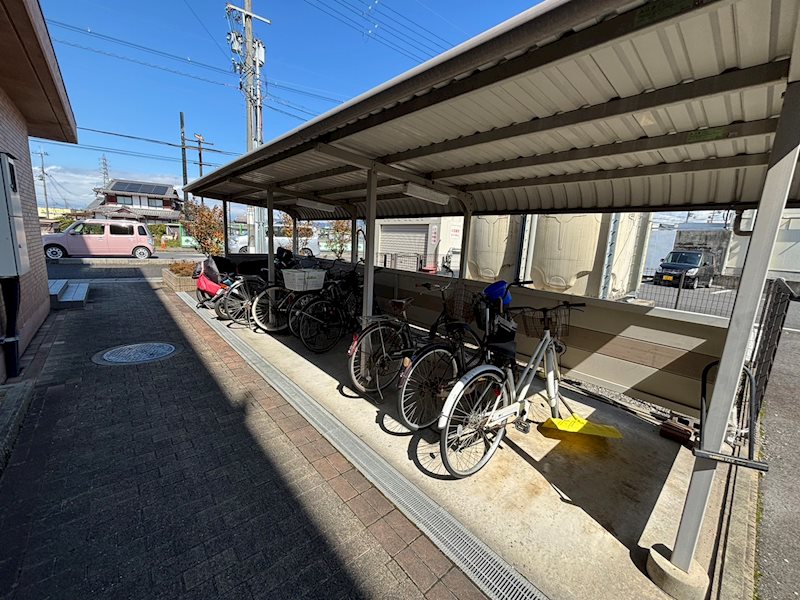 メゾンドララバイⅡ 駐車場