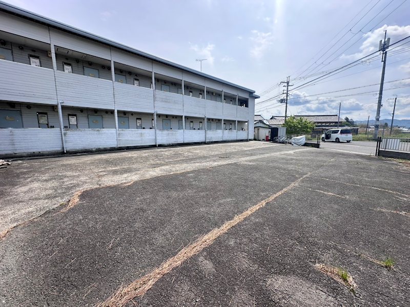 ハタハイツ 駐車場