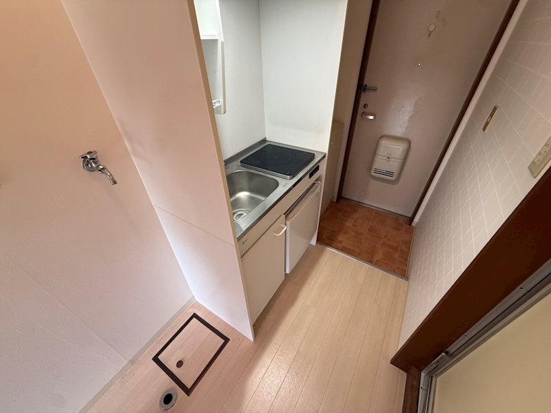 ハタハイツ 玄関