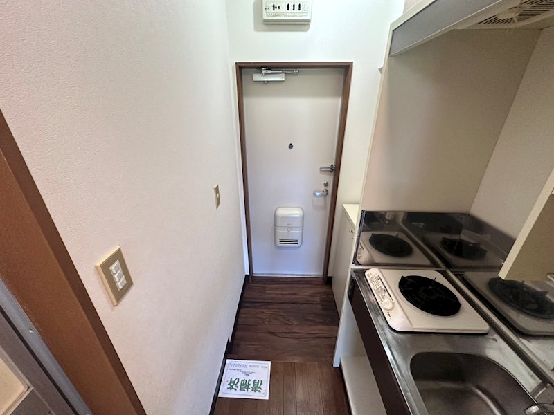 ハタハイツ 玄関