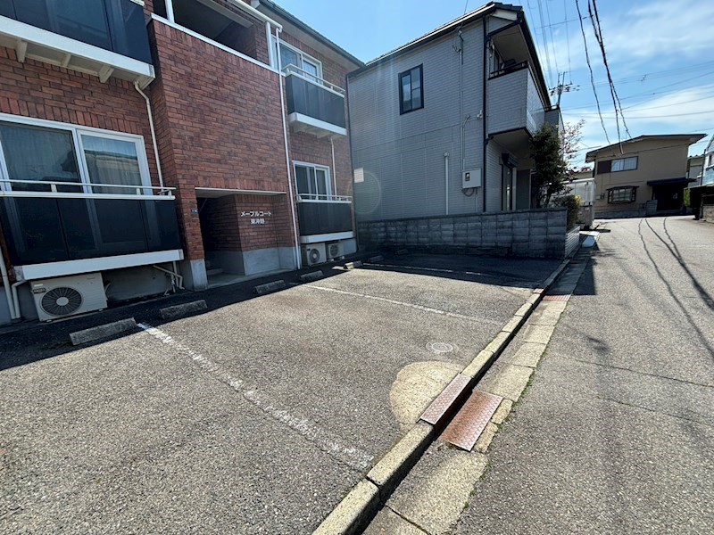 メープルコート東沖野 駐車場