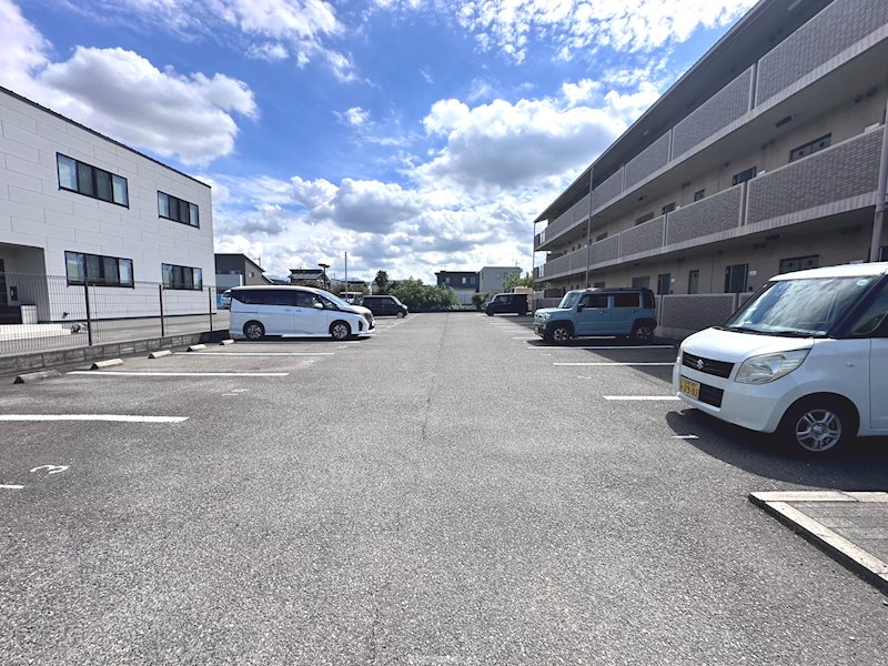 パルティールⅠ番館 駐車場
