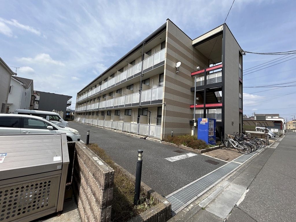 レオパレスアドミラブールワタル 外観