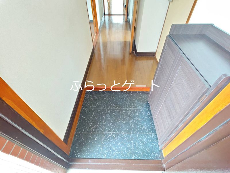コモドア南浦和 玄関