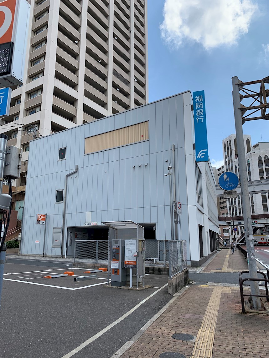 アースコートY'sシティ香春口 銀行