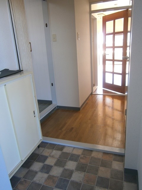 ロワールミタハイツ 玄関