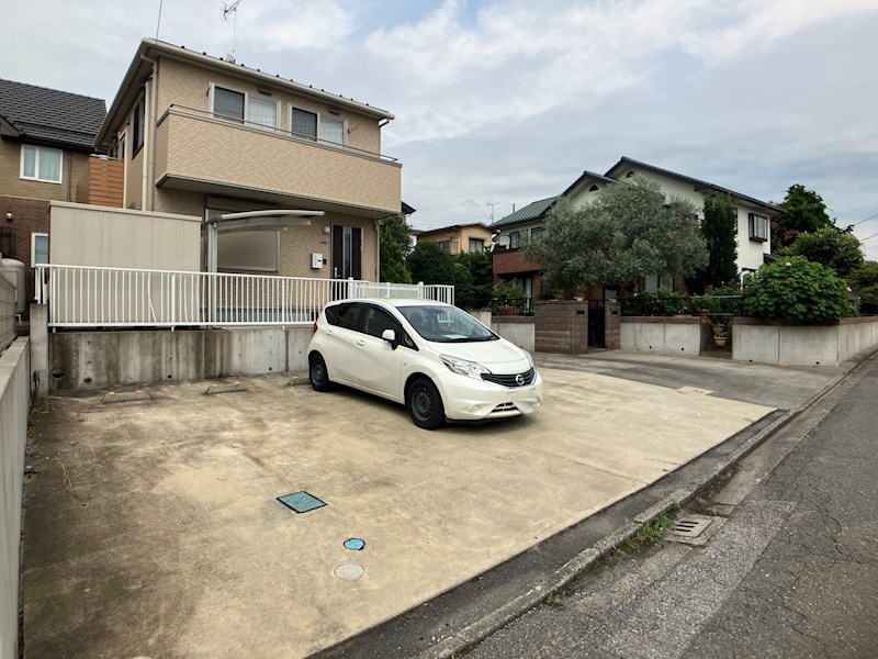 エルメゾン・アビターレⅢ 駐車場