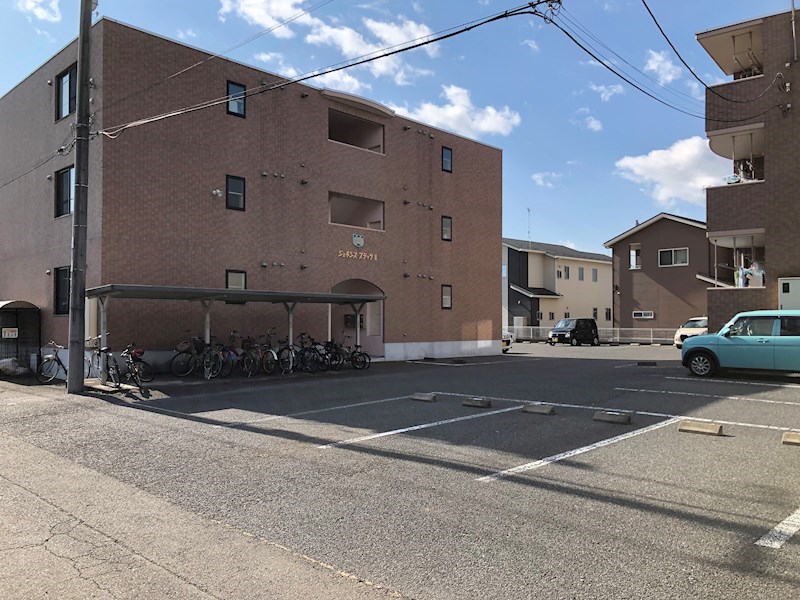 ジェネシス・プラッツⅠ 駐車場