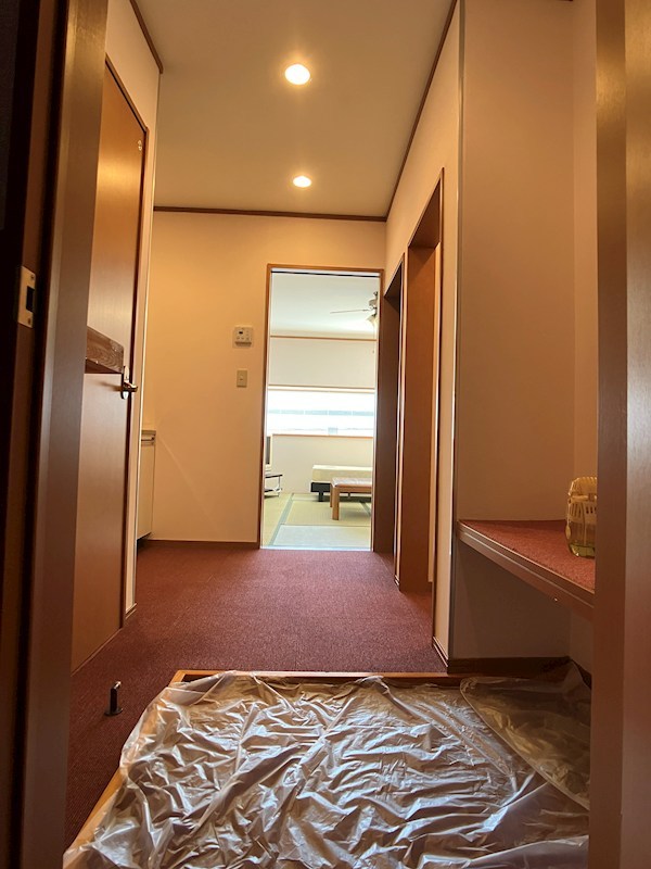 ウィスタリアA 玄関