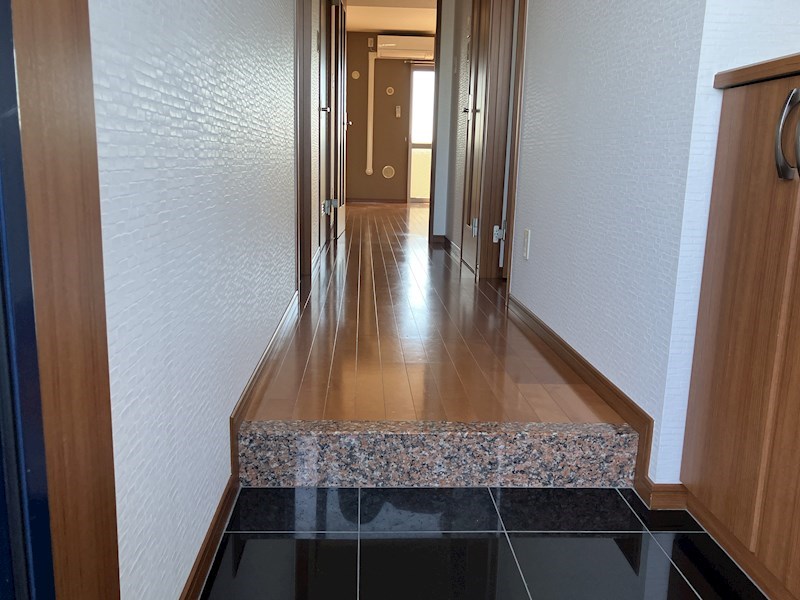 ヴィラージュエクセラン 玄関