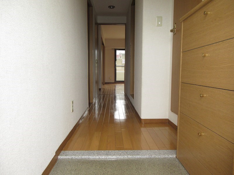 アルヴィラージュ 玄関